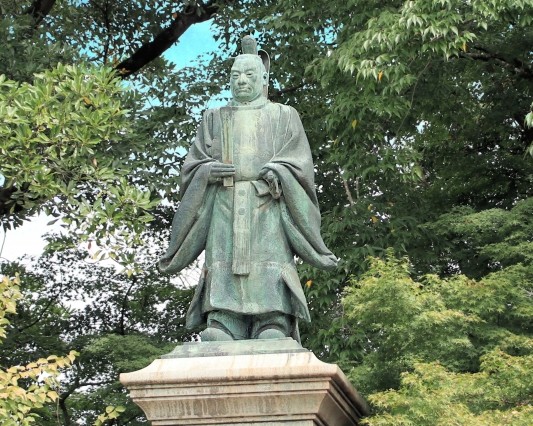 井伊直弼大老の像
