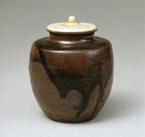 信長が今川義元から奪った名物茶器・初花肩衝